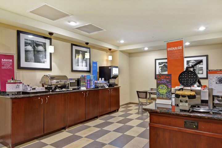 Hampton Inn & Suites Peoria at Grand Prairie IL