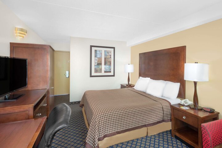 Days Inn by Wyndham Geneva / Finger Lakes