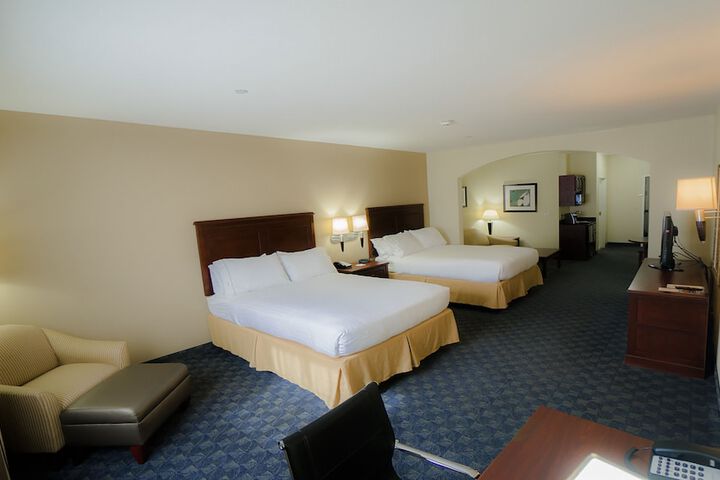 Holiday Inn Express & Suites Pampa by IHG