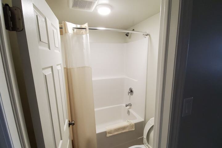Room 32 of 53