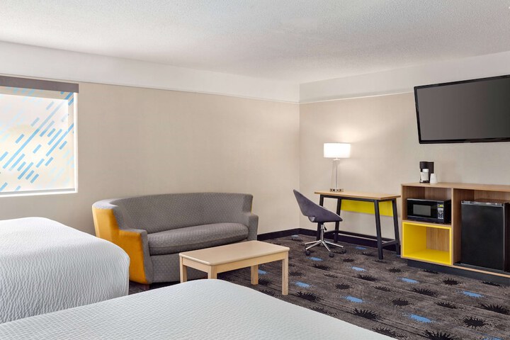 Room 28 of 34