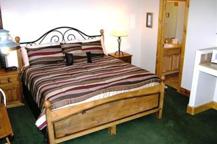 Eagle Fire Lodge & Cabins