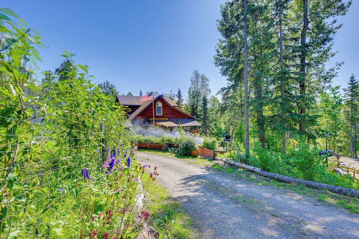 Cozy Kenai Abode w / Private Deck: 5 Mi to Ocean!