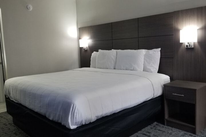 Room 7 of 18
