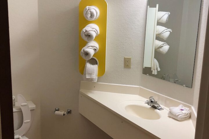 Room 6 of 11