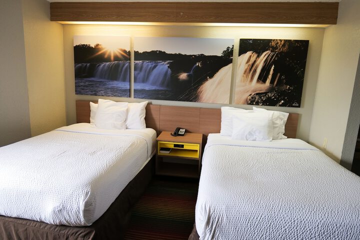 Room 21 of 38