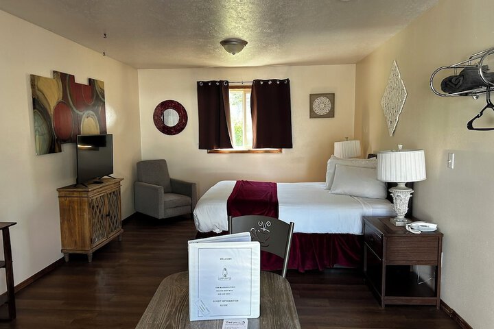 Lamplighter Cabins & Suites