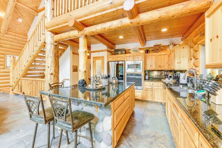 Mountain Cabin w / Hot Tub: 4 Mi to Shaver Lake!
