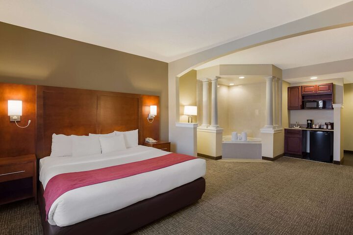 Comfort Suites Near University