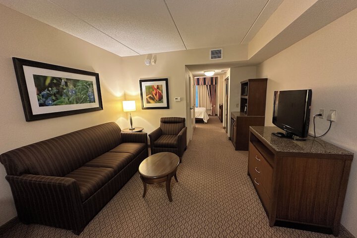 Arnot Grand Hotel & Suites
