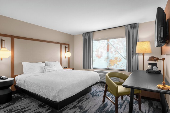 Room 15 of 37