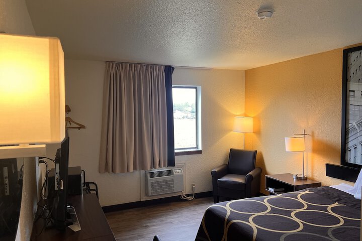Room 33 of 42
