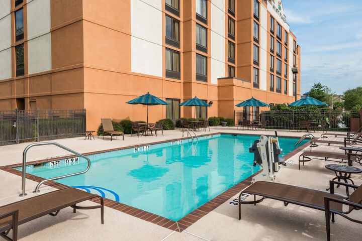 Hyatt Place Bentonville / Rogers