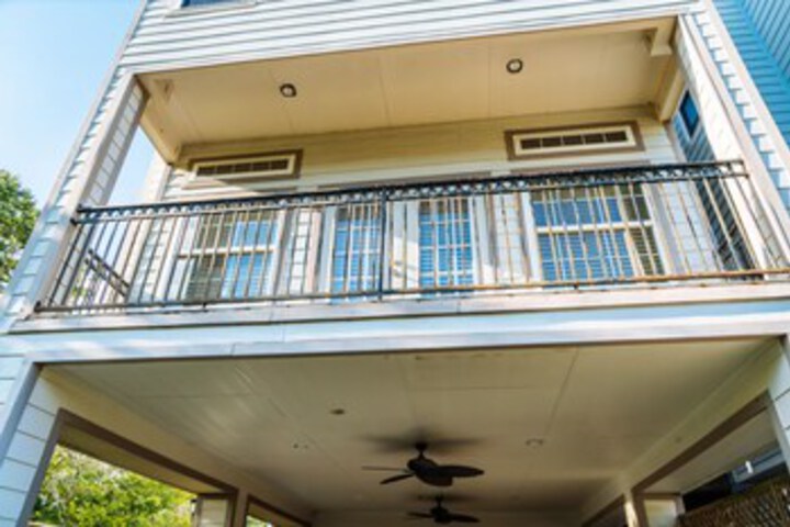 Spacious Kemah Boardwalk Townhome VR