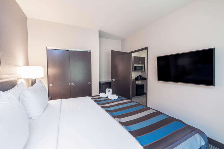 Room 11 of 32