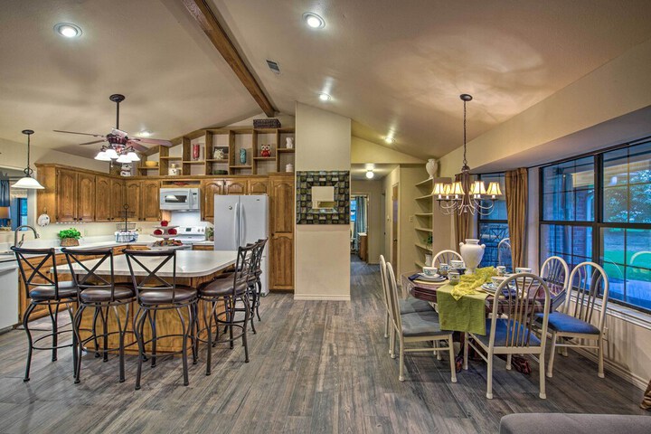 Cozy Family Home w / Fire Pit 4 Mi to Lake Fork