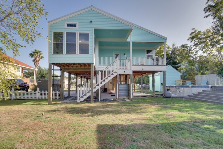 Sunny Waveland Home Rental w / Pool: Walk to Beach!