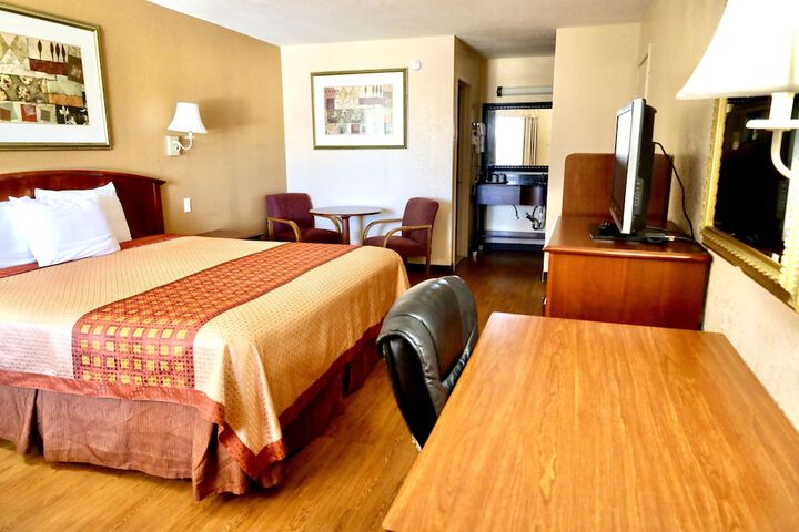 Room 17 of 34