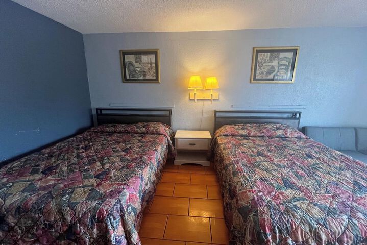 Room 21 of 40