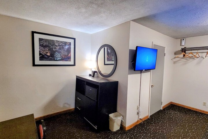 Room 42 of 49