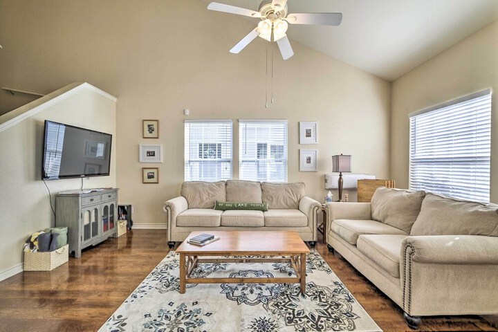 Walk to Lake: Family Gem w / Pool Access in Afton