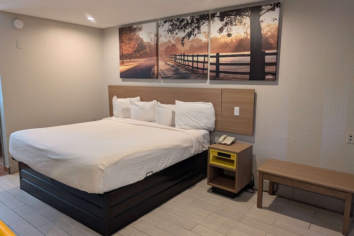 Room 18 of 25