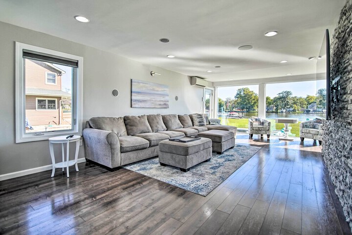 Home on Fox River: Modern Decor Style!