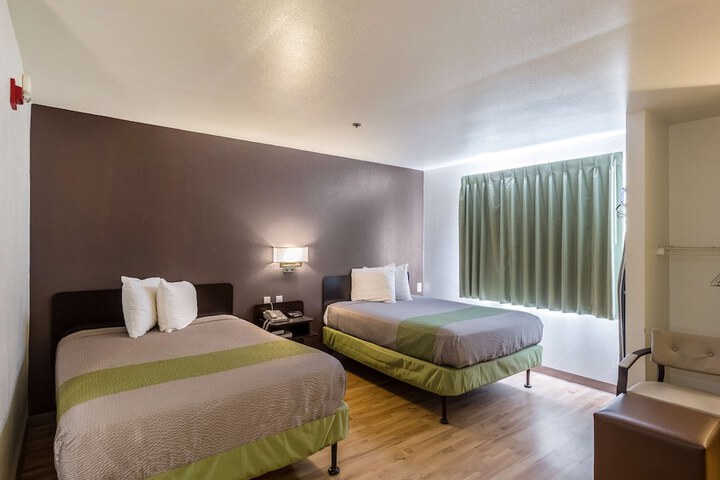 Room 34 of 37