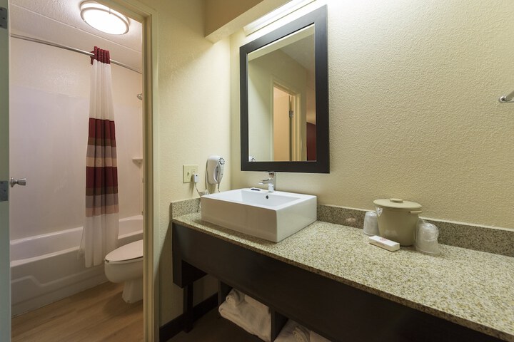 Room 8 of 28