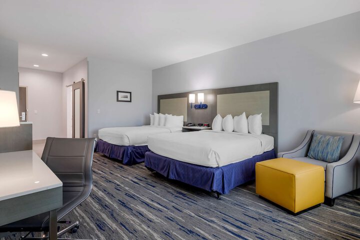 Room 8 of 33