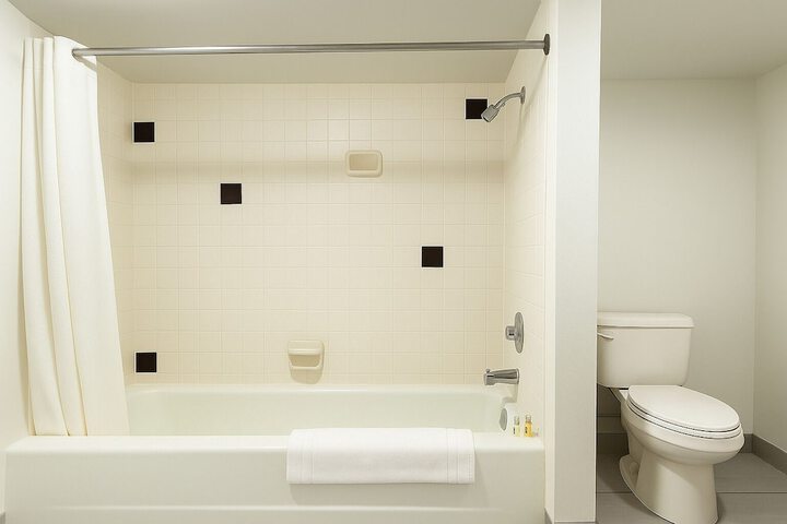 Oyster Bay Inn & Suites