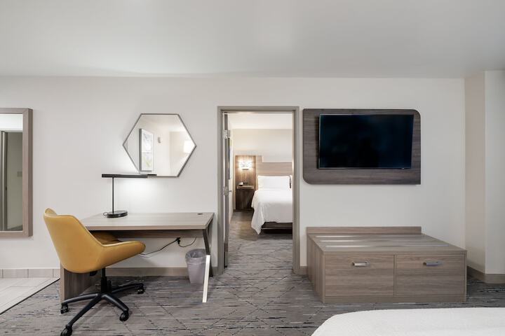 Room 13 of 46
