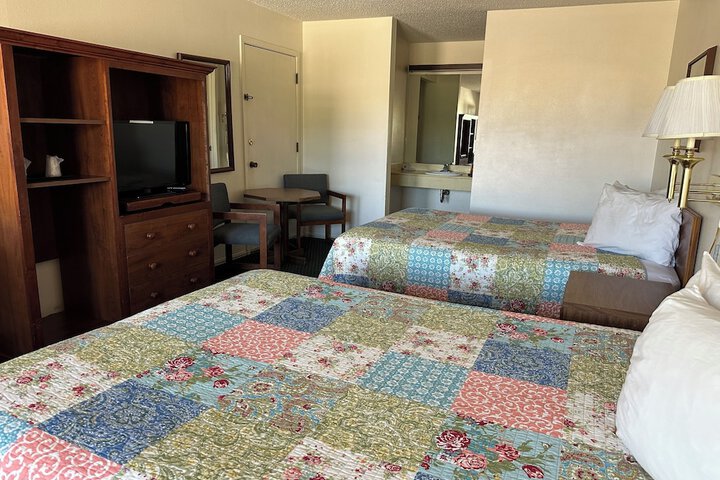 Windcrest Inn and Suites
