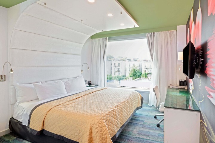 Room 15 of 27