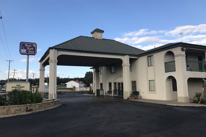 Quality Inn Three Rivers
