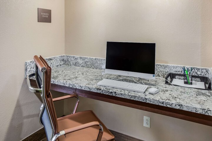 Business Center 36 of 36