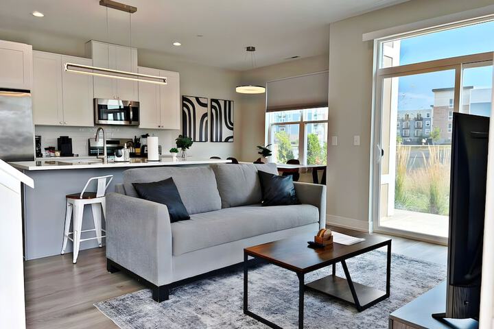 Modern 4BR with Parking - WV rep 4