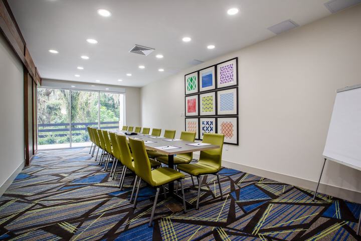 Holiday Inn Express & Suites Deland South by IHG