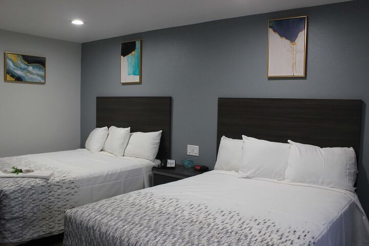 Room 5 of 11