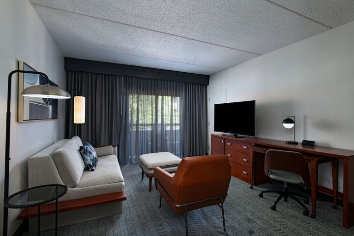 Room 13 of 36