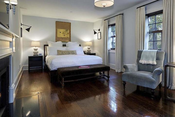 Room 17 of 42