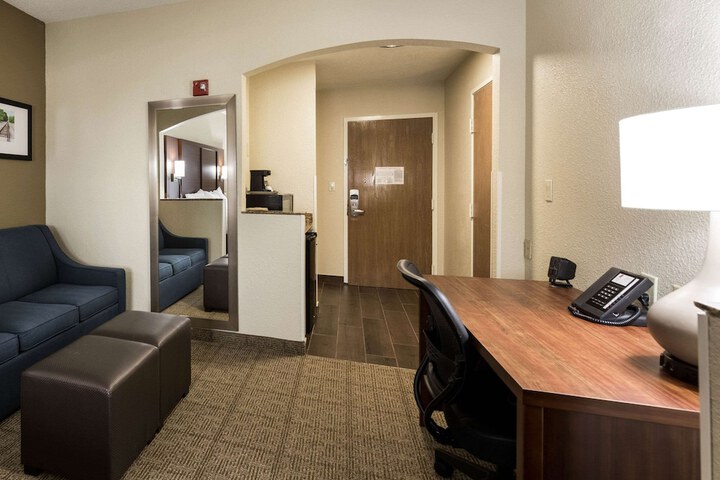 Room 27 of 68