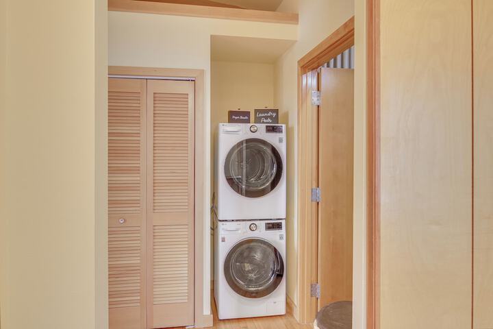 Custom Harborside Loft in the Heart of Ketchikan