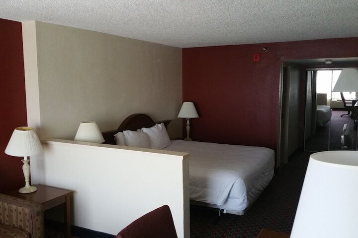 Room 6 of 24