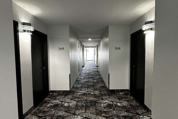 Ballroom/Hall 37 of 39