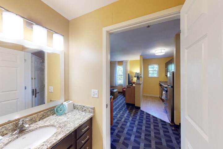 Room 4 of 16