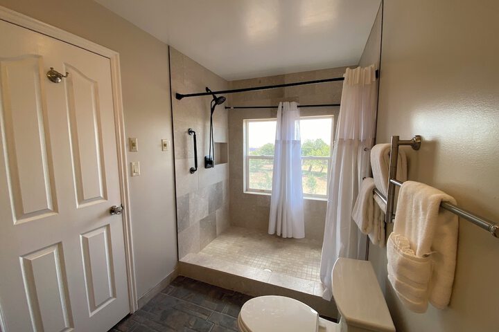Room 34 of 136