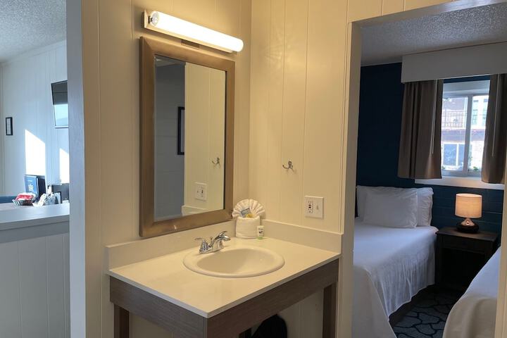 Crown Motel