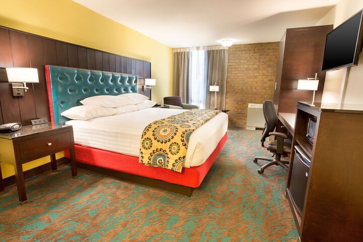 Room 6 of 34
