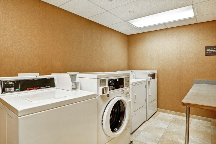 Hampton Inn & Suites Fredericksburg-at Celebrate Virginia